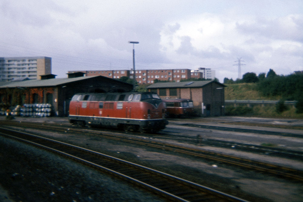 https://www.eisenbahnfotograf.de/datei/September 1972/90131 DB 221 Bw Luebeck 1.9.1972.jpg